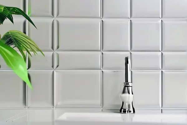 現代家庭浴室中安裝的不銹鋼水管